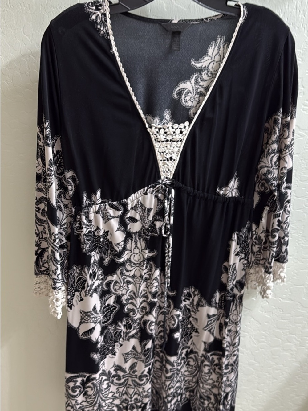 Soma Black and White Floral Lace-Trim Pajama Robe